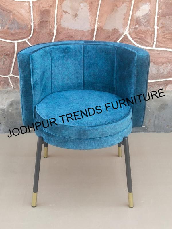 Here’s a visual sampling of iron‑and‑wood modern café chairs popular in Jodhpur’s upscale café and restaurant scene—featuring clean lines, angled legs, and a luxe yet industrial-inspired flair.Jodhpur Trends promotes industrial-style lines and contemporary café silhouettes combining wood and metal—designed for commercial durability with visual polish.