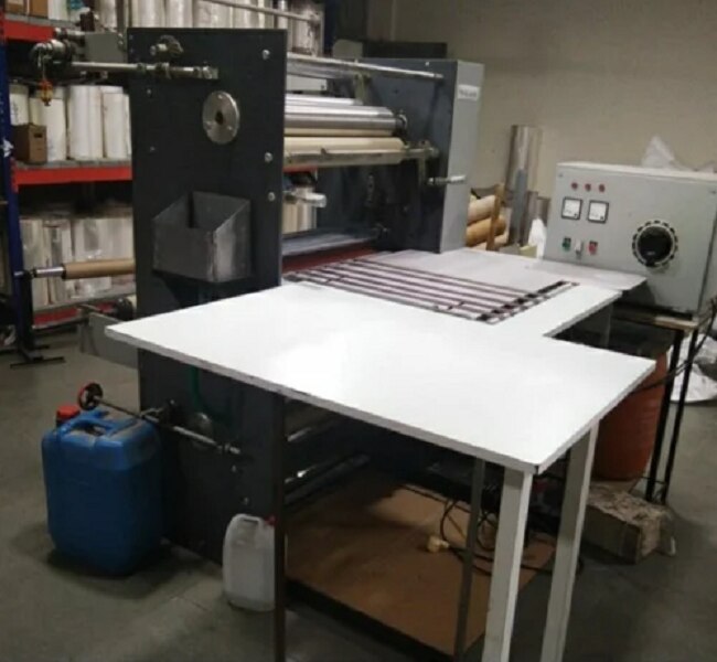 Hot Melt Gumming Machine is an industrial device engineered for applying hot melt adhesives rapidly and evenly to various substrates, especially paper, label stock, and packaging materials. The hot melt process involves melting adhesive pellets or blocks and coating them onto surfaces to create self-adhesive products.