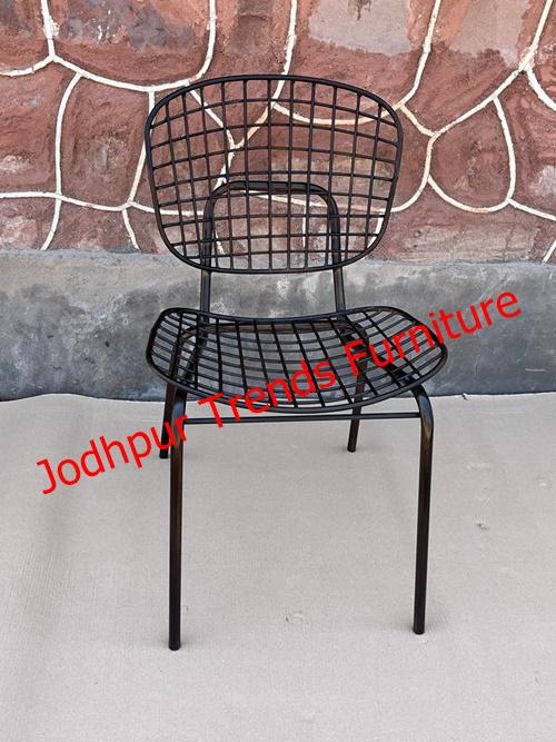 Here are some visual inspirations of metal wire outdoor restaurant chairs—ranging from sleek modern designs to vintage wire mesh styles. These examples illustrate how wire-frame seating brings both style and practicality to outdoor dining areas. Metal chairs—especially those made of powder-coated steel or galvanized iron—stand up well to rain, sun, and daily use, often lasting decades with proper care.