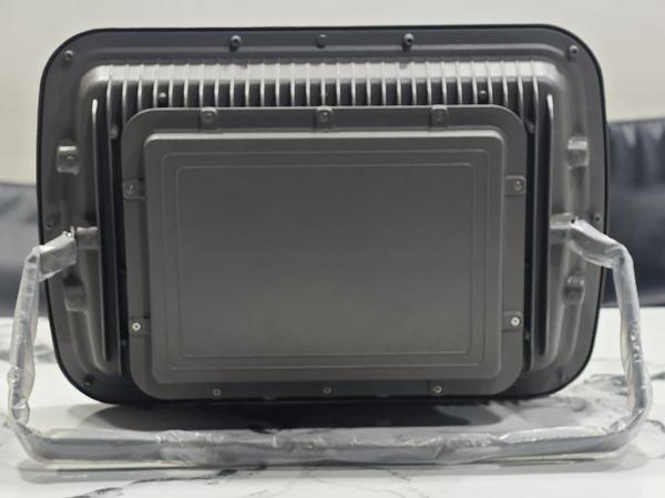 LED flood lights offer several advantages in high-intensity industrial sites, including:

1. Energy Efficiency: LEDs use significantly less power than traditional lighting, reducing energy costs.
2. Longer Lifespan: LEDs last up to 50,000 hours or more, minimizing maintenance and replacement needs.
3. Durability: LEDs are resistant to shock, vibration, and extreme temperatures.
4. Instant On/Off: LEDs reach full brightness instantly, unlike traditional lights.
5. Improved Safety: LEDs provide bright, focused light, enhancing visibility and reducing accidents.