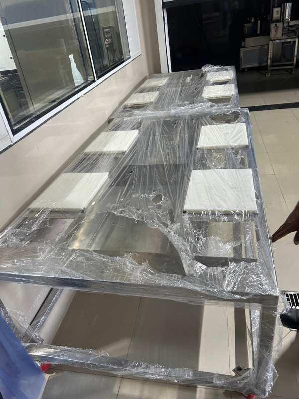 SS 304 TABLE FOR VEGITABLE CHOPPING WITH SMALL TANK IN CENTER TO KEEP VEGITABLE IN WATER AND A OPENING FOR WADTE DISPOSEABLE