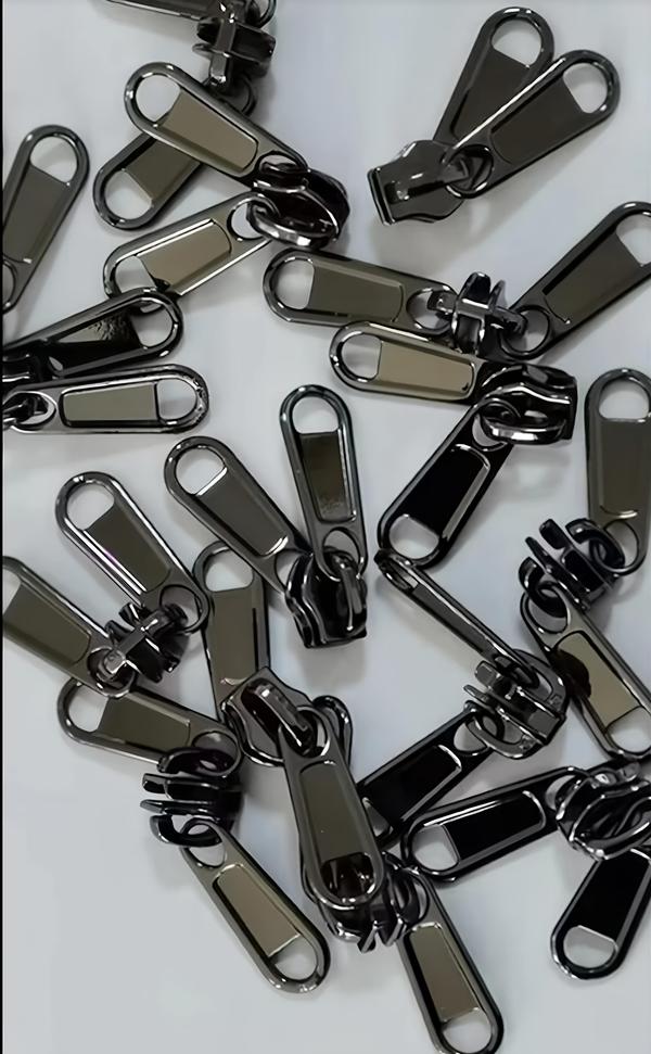 #8 no CFC double sided puller available in silver, gunmetal, black coating and can be easily customised in all wanted colours.1 pkt contains 500 pcs usage :- sleeping bag , mosquito net, export bags , etc 