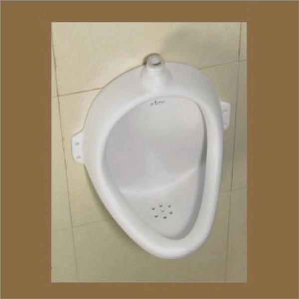 A flat-back urinal pot is a wall-mounted sanitary fixture designed for male urination. The term “flat back” refers to its design, which allows it to sit flush against the wall for a space-saving and hygienic installation