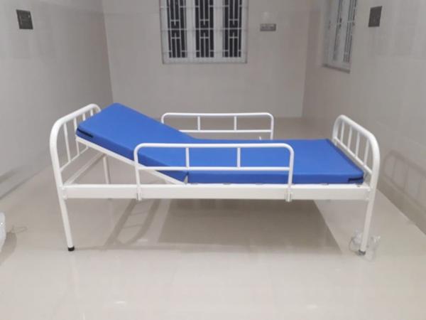 The Imported Hospital Cot with Mattress – Head Adjustable (LOGIC) is designed to provide maximum comfort and support for patients during their recovery. With an easy-to-use head adjustable feature, the cot allows patients to rest in multiple positions, making it ideal for reading, eating, or medical care needs.