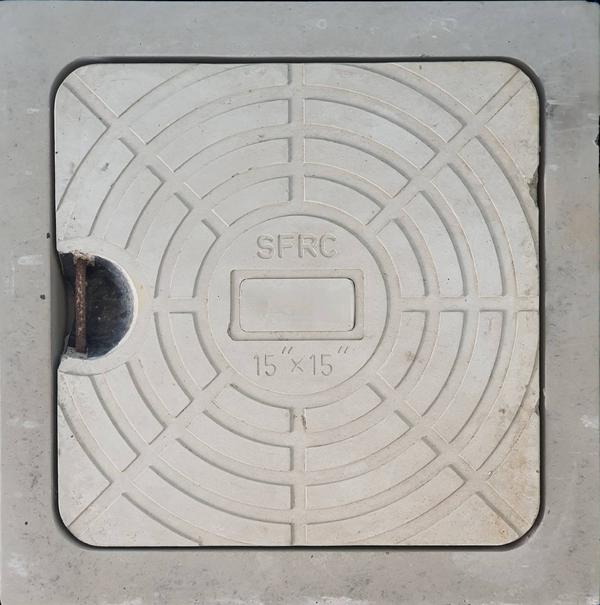 Steel Fiber Reinforced Concrete (SFRC) Manhole Covers: This type of cover is made by mixing concrete with steel fibers. This improves the concrete's tensile strength, impact resistance, and overall toughness, making it comparable to cast iron in some respects.
