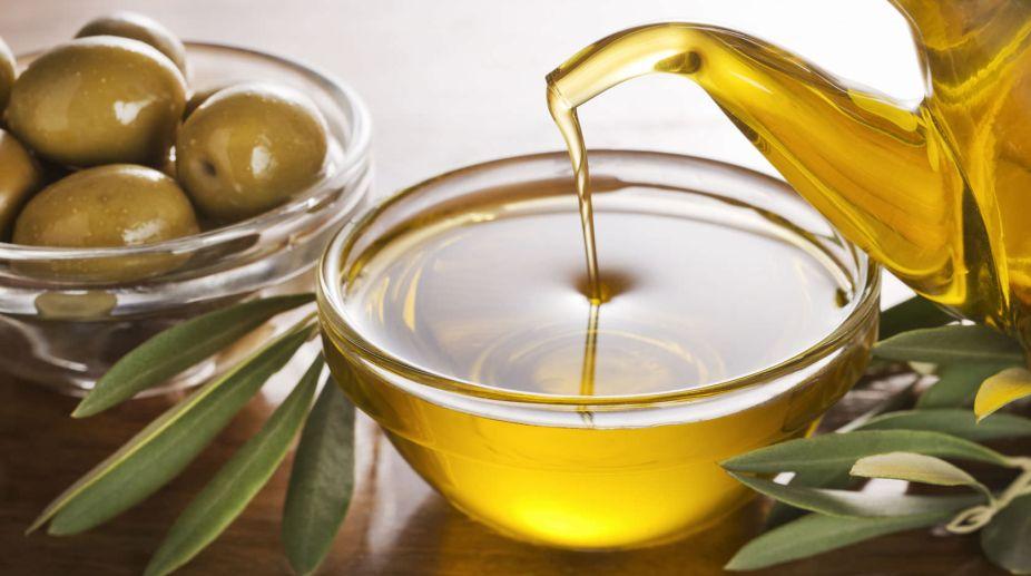 Analyzes oils and fats for rancidity, adulteration, nutritional quality, and compliance with safety standards.