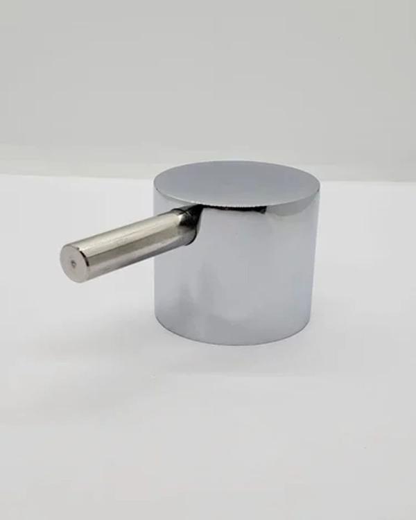 A brass handle for plumbing taps that allows for easy opening and closingdesigned for a round shape and offering corrosion resistance for open/close functions. Is it made of brass