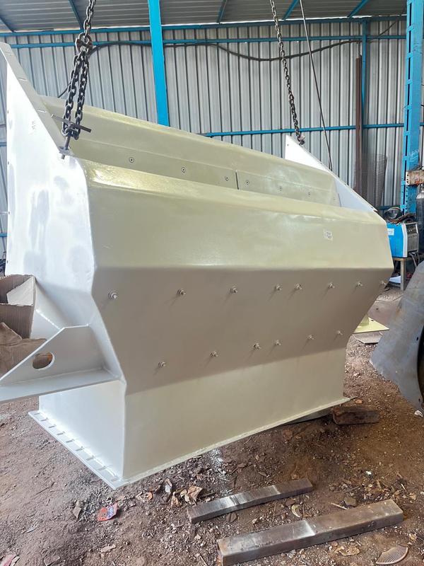 Hopper along 200 BHN LINEAR for feed