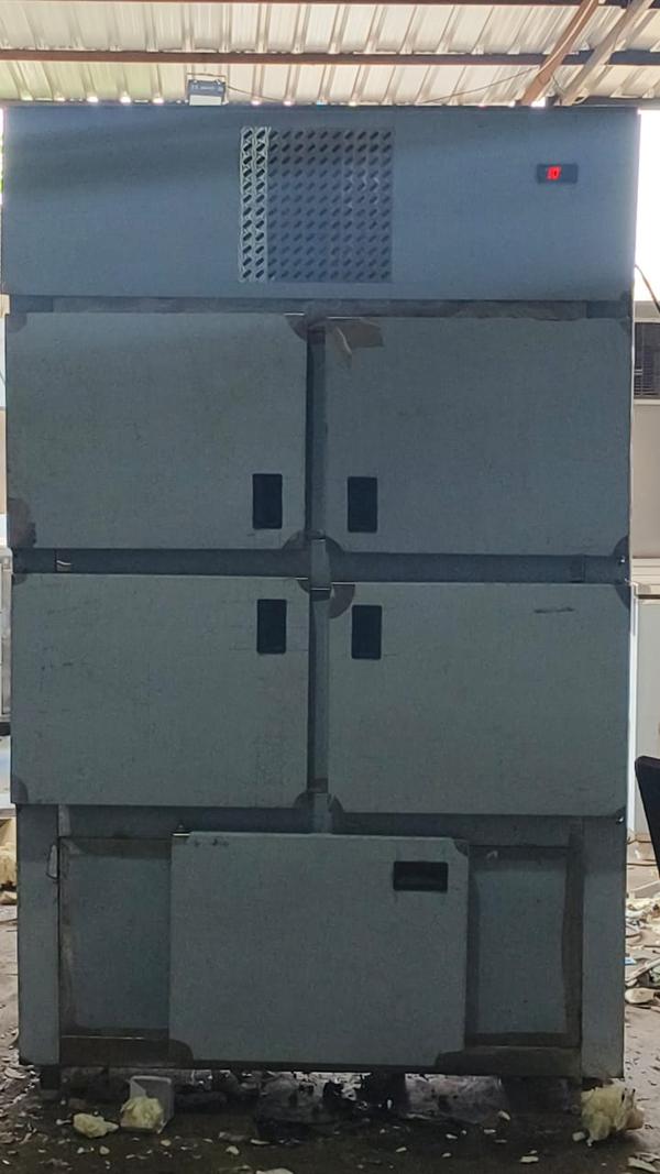 5 Door Stainless Steel Double Door Commercial Refrigerator ManufacturersWe are also supply in Andhra Pradesh, Arunachal Pradesh, Assam, Bihar, Chhattisgarh, Goa, Gujarat, Haryana, Himachal Pradesh, Jharkhand, Karnataka, Kerala, Madhya Pradesh, Maharashtra, Manipur, Meghalaya, Mizoram, Nagaland, Odisha, Punjab, Rajasthan, Sikkim, Tamil Nadu, Telangana, Tripura, Uttar Pradesh, Uttarakhand, and West BengalCapacity	1000 LType Of Freezer	CompactPower Source	ElectricityVoltage	220VNumber Of Door	5 DoorMaterial	Stainless SteelPhase	Single PhaseFrequency	50HzNo Of Shelves	6 Shelves