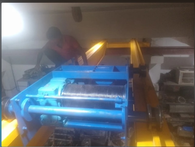 An electric wire rope hoist is a lifting device that uses a steel wire rope wound around a drum, powered by an electric motor, to lift and lower loads. It’s one of the most common types of hoisting equipment in industrial settings where loads are heavy, lifts are high, or frequent operation is required. Compared to chain hoists, wire rope hoists are usually better suited for heavier duty, longer lifts, and more continuous use.