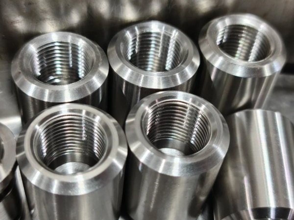 A VMC (Vertical Machining Center) job work description involves operating CNC machines to precisely cut, shape, and finish metal/plastic parts from technical drawings, requiring setup, programming, quality checks with tools like micrometers, basic maintenance, and troubleshooting to meet strict tolerances