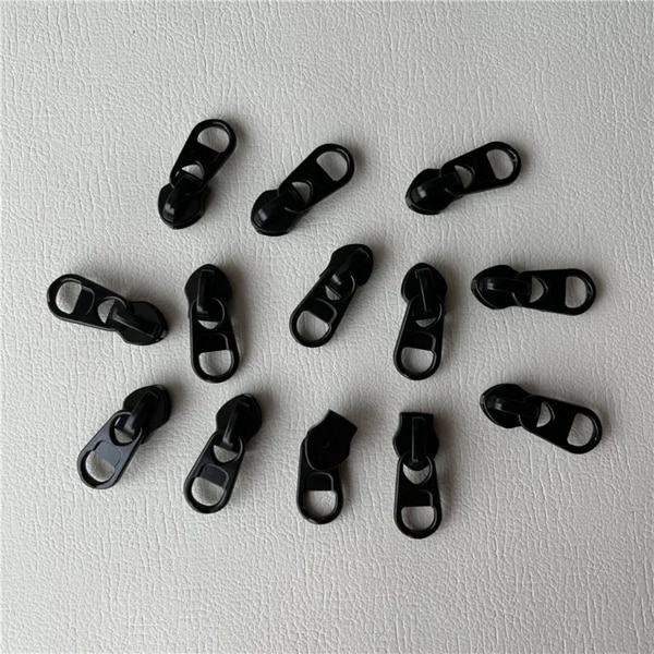 #5 no cfc short puller export quality Available in silver, gunmetal, black coating and can be easily customised in all wanted colours.# Size :- 5 No This product is manufactured & Marketed by ZA MULTITECH INDIA BAG MATERIALS PRIVATE LIMITED COMPANY.