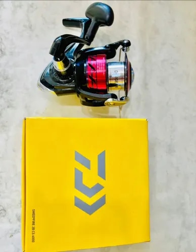 DAIWA 4000 SWEEPFIRE 2B CS SPINNING REEL  product image