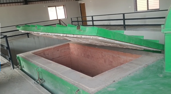 Electric Pet Incinerator Furnacepower source= ElectricityCapacity= 700 kgAverage burn out time = 1/2 hoursWeight = 25 tonBrand = OSSPLCountry of origin = Made In India