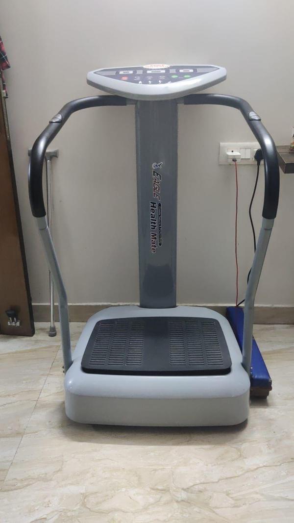 It is designed as a whole-body oscillation and vibration training system aimed at weight loss, body shaping, and fitness. Similar products are often referred to as “Crazy Fit Massagers”. Disclaimer: Consult a healthcare professional before starting any new exercise regimen, especially if you have existing health conditions.