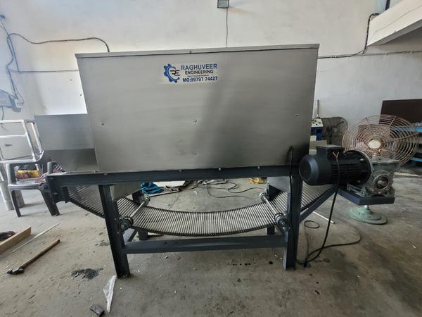 Commercial Garlic Peeling Machine ManufacturersWe are also supply in Andhra Pradesh, Arunachal Pradesh, Assam, Bihar, Chhattisgarh, Goa, Gujarat, Haryana, Himachal Pradesh, Jharkhand, Karnataka, Kerala, Madhya Pradesh, Maharashtra, Manipur, Meghalaya, Mizoram, Nagaland, Odisha, Punjab, Rajasthan, Sikkim, Tamil Nadu, Telangana, Tripura, Uttar Pradesh, Uttarakhand, and West BengalCapacity(Kg/Hr)	100 kg/hrCapacity	100 kg/hrType	Dry TypeProduct To Be Peeled	GarlicAutomation Grade	AutomaticMaterial	Stainless SteelElectricity Phase	Three PhaseWarranty	1 yearI Deal In	New and Second HandCountry of Origin	Made in IndiaMinimum order quantity: 30 PieceWelcome to RAGHUVEER ENGINEERING - Your Trusted Partner for Garlic Peeling Solutions! Looking for the perfect garlic peeling machine for your processing needs? You've come to the right place! At RAGHUVEER ENGINEERING, we specialize in designing, manufacturing, and delivering high-quality garlic peeling machines that streamline your production process and enhance efficiency. Product Features: Cutting-edge technology for precise and efficient peeling Stainless steel construction for durability and hygiene User-friendly interface for easy operation Customizable options to suit your specific requirements Compact design for space-saving installation Our Range of Machines: 10kg to 30kg/hr : Ideal for small-scale operations or restaurant kitchens. 50kg to 100kg/hr : Perfect for medium-sized production facilities. 150 to 1000kg/hr : Designed for large-scale industrial processing. Why Choose [Manufacturer Name]? Over 19 years of experience in the industry. Dedicated customer support team to assist you every step of the way. Global shipping options available for worldwide delivery. Comprehensive warranty coverage for peace of mind. Contact Us Today! Ready to revolutionize your garlic peeling process? Contact us today to learn more about our products and how they can benefit your business. Don't settle for anything less than the best � choose RAGHUVEER ENGINEERING for all your garlic peeling needs!