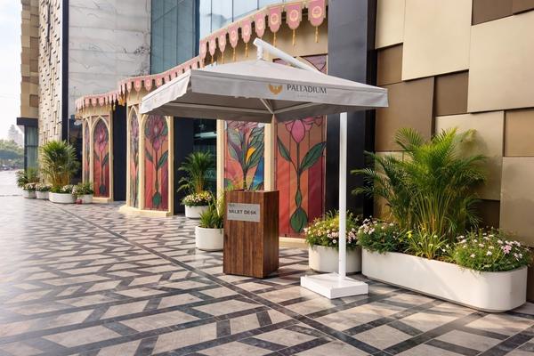 Side-Pole / Cantilever Umbrella