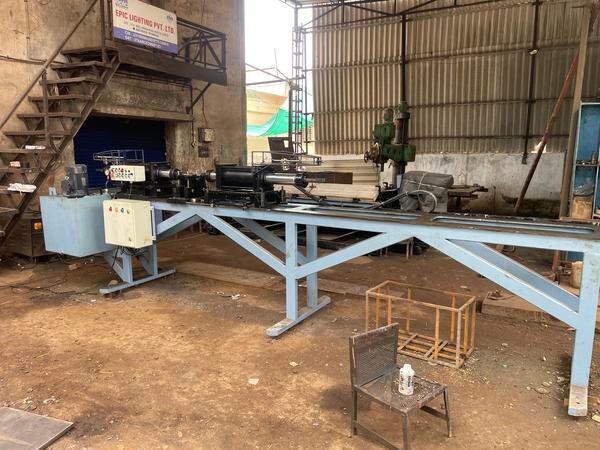 Hydraulic conveyor roller bearings press