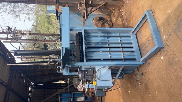 Vertical scrap bailing press