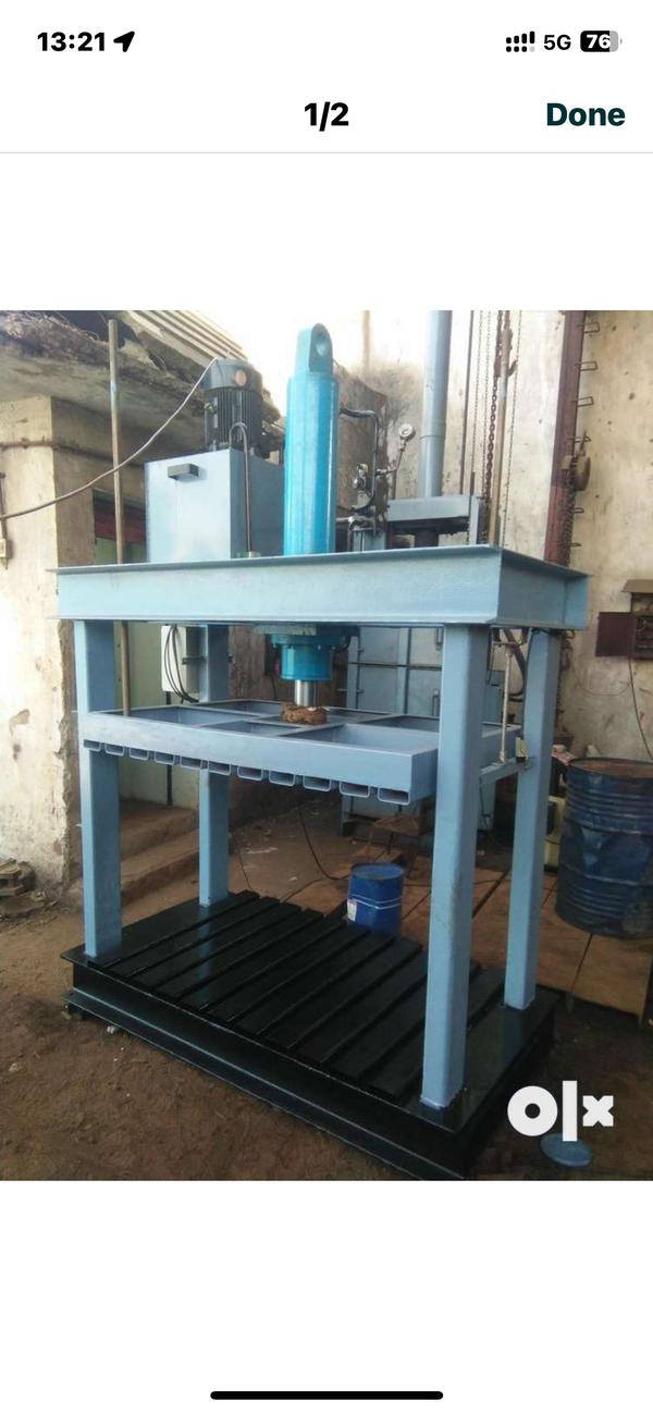 Hydraulic cloth bailing press