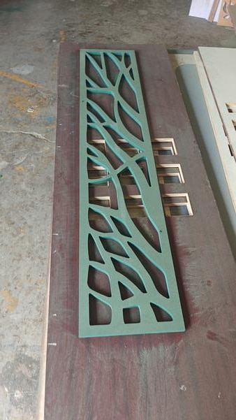 CNC jali isn’t just decorative — it’s practical too:✔ Air-flow friendly lattice patterns✔ Light-filtering screens for balconies and windows✔ Transitional partitions that block view but allow air & lightThese are trending for urban homes where space and ventilation matter.