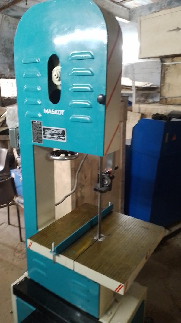 Vertical Metal Cutting Bandsaw Machine