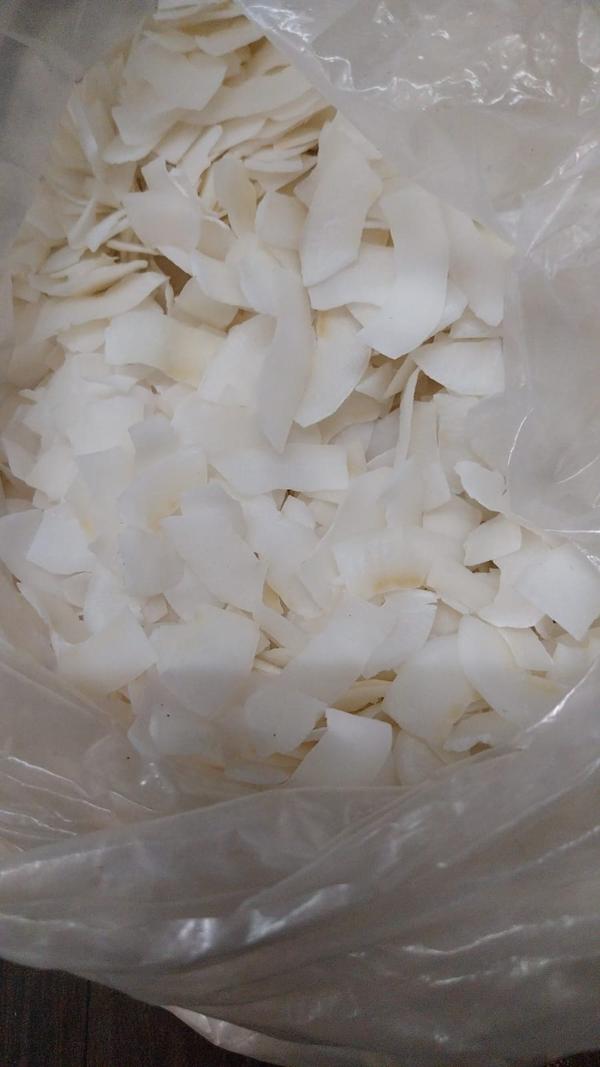 AM Coconut Chips are made from carefully selected fresh coconuts, sliced and processed to deliver a perfectly crispy and crunchy snack. Rich in natural flavor and aroma, these chips offer a healthy and tasty alternative to regular fried snacks. Hygienically prepared and packed to maintain freshness, they contain no artificial colors or harmful additives. Ideal for daily snacking, tea-time, or as a topping for desserts and cereals, AM Coconut Chips combine quality, nutrition, and great taste at the best price.