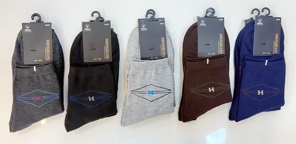 Jeans Folds Socks – Product DescriptionUpgrade your everyday essentials with Jeans Folds Socks, designed for style, comfort, and durability. Inspired by classic denim aesthetics, these socks feature a stylish folded cuff that adds a trendy, layered look while ensuring a secure fit. Made from a soft, breathable fabric blend, they keep your feet fresh and comfortable all day. The stretchable knit adapts perfectly to your foot shape, making them ideal for casual wear, street style, or daily use.