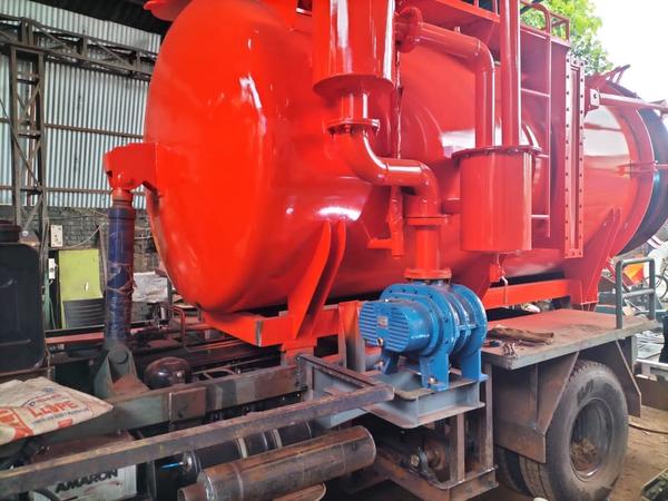 Respondent Precision Engineering Pvt. Ltd. manufactures high-performance Super Sucker Blowers designed for powerful vacuum suction applications such as sewer cleaning, sludge removal, septic tank cleaning, and industrial waste handling. Our blowers are built with advanced tri-lobe roots technology to deliver strong vacuum, reliable performance, and long service life. These blowers are ideal for truck-mounted super sucker machines used by municipal and industrial cleaning systems.