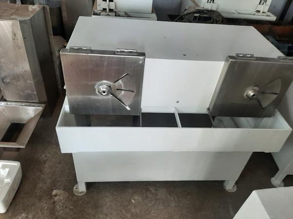 The Mariya Coconut Peeling Machine – Double Head is a high-capacity and high-performance machine designed for efficient removal of the brown skin (testa) from coconut kernels. This machine is widely used in coconut processing industries, desiccated coconut units, coconut oil production plants, and food processing industries where clean and high-quality coconut kernels are required. The machine features a double head peeling system, allowing two coconuts to be processed at the same time. This significantly increases productivity and reduces processing time, making it ideal for medium and large-scale production units. The efficient peeling mechanism ensures that the brown skin is removed smoothly without damaging the white coconut meat, resulting in higher yield and better product quality. Constructed using high-quality materials (SS304 stainless steel), the machine ensures hygienic processing and long-lasting durability. The corrosion-resistant body makes it suitable for continuous use in food processing environments, maintaining safety and cleanliness standards.