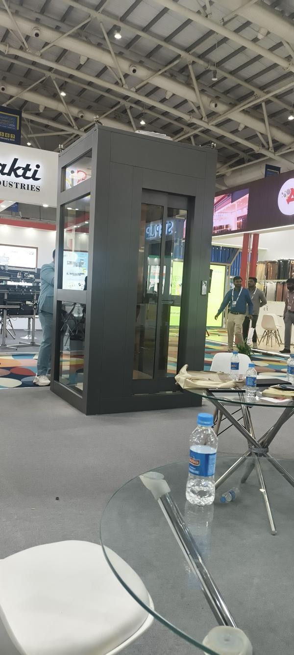 पिटलेस गियरलेस ट्रैक्शन होम एलेवेटर एक आधुनिक और स्पेस-साविंग विकल्प है। ये एलेवेटर मशीन रूम-लेस (MRL) होते हैं, जिसका मतलब है कि उन्हें अलग मशीन रूम की आवश्यकता नहीं होती है। ये एलेवेटर गियरलेस ट्रैक्शन सिस्टम का उपयोग करते हैं, जो उन्हें शांत, ऊर्जा-कुशल और कम रखरखाव वाला बनाता है ¹ ² ³।*पिटलेस गियरलेस ट्रैक्शन होम एलेवेटर के फायदे:*- *स्पेस-साविंग*: मशीन रूम की आवश्यकता नहीं होती है, जिससे घर में अधिक जगह बचती है।- *शांत और ऊर्जा-कुशल*: गियरलेस ट्रैक्शन सिस्टम शांत और ऊर्जा-कुशल होता है।- *कम रखरखाव*: गियरलेस ट्रैक्शन सिस्टम में कम रखरखाव की आवश्यकता होती है।- *सुरक्षित*: पिटलेस गियरलेस ट्रैक्शन एलेवेटर में सुरक्षा के लिए कई फीचर्स होते हैं, जैसे कि इमर्जेंसी डीसेंट सिस्टम और सेफ्टी ब्रेक्स ¹ ² ⁴।*पिटलेस गियरलेस ट्रैक्शन होम एलेवेटर की कीमत:*- ₹12.5 लाख से ₹25.5 लाख तक हो सकती है, जो एलेवेटर के प्रकार, साइज और फीचर्स पर निर्भर करती है ¹।क्या आप अपने घर के लिए पिटलेस गियरलेस ट्रैक्शन एलेवेटर की कीमत जानना चाहते हैं या इसके बारे में अधिक जानकारी चाहते हैं?