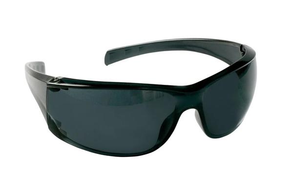 BSH Industria Safety Goggles with Hard CoatingCode   : V40 SMK HCCoating : Hard Coating (Anti Scratch )Lens Colour : SMOKEFrame  : BlackLens Material : 100% PolycarbonateCertification  : CE EN 166We are Manufacturer of Safety Goggles