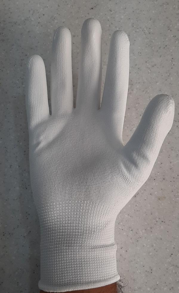 Usage/Application: IndustrialColor: WhiteSize: LargeCuff Length: 8InchesFinger Type: Full FingeredMaterial: PUFeatures: Anti Static