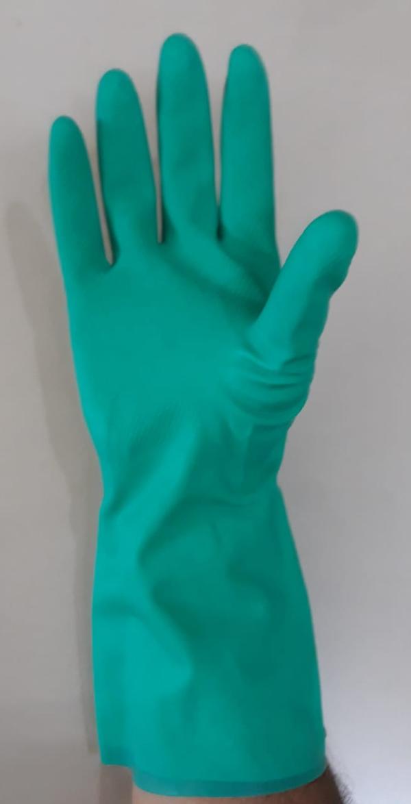 Material: NitrilePattern: PlainUsability: DisposableSizes: 6 inchesFinger Type: Full FingeredQuality: HeavyPack Type: Plastic Poly BagCondition: Sterile