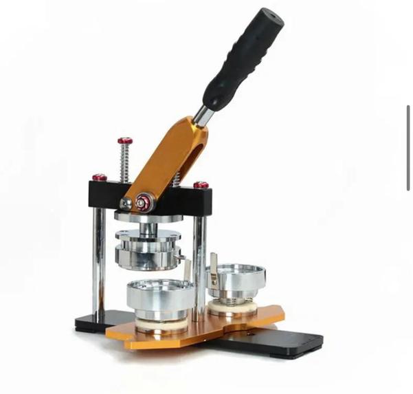 ROTARY BADGE MACHINE Products information :Button material : MetalColour : GoldenType : ManualWeight : 6 KgsSize : 12.5x9x9 CM