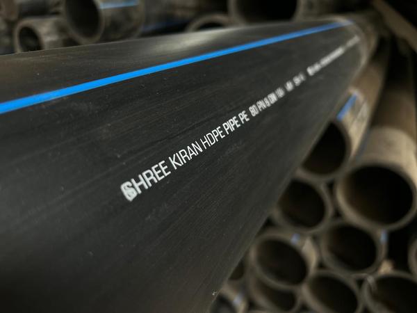 160 mm HDPE pipes are high-density polyethylene pipes, commonly PE100 or PE80 grade, used for water, gas, and cable infrastructure. They are characterized by a 160 mm outer diameter, high flexibility, pressure ratings typically ranging from PN6 (6 bar) to PN12.5 (12.5 bar), and are available in various lengths (e.g., 6m, 12m, or 120MTR  coils)Outside Diameter (OD): 160 mm.Material Grade: PE 100 or PE 80.Pressure Rating (PN): PN 6, PN 8, PN 10, PN 12.5,Standard Thickness: Typically ranges from 7.7 mm (lower PN) to 14.6 mm (higher PN, SDR 11)Standards: Conforms to IS:4984.