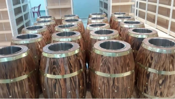 Material	WoodStorage Capacity(L)	50 LUsage/Application	Super market grain display.grain storage wooden barrelsMouth Type	RoundWeight	15 kgDrum Height	one feet two feet three feetSize	1 feet 2 feet 3 feetDiameter	18 inchWe make wooden barrel grocery display with acrylic lid.this helps super markets to showcase there groceries in different way.