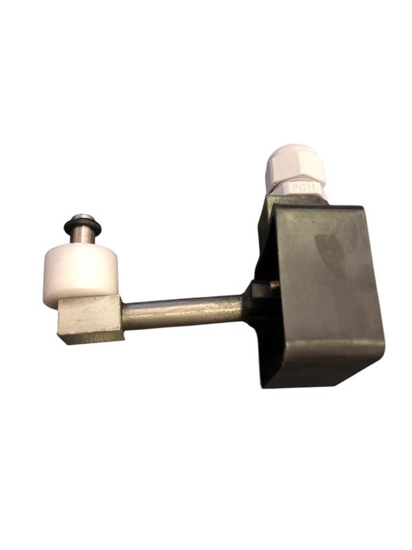 Ensure precise fluid management with the LUBRICATION SPARES Horizontal Float Switch. Engineered for reliability, this robust sensor provides seamless electrical monitoring of oil levels in your industrial machinery. Featuring versatile NO or NC contact configurations and a 220V rating, it integrates effortlessly into your existing control systems. Prevent costly downtime and optimize equipment performance with this essential maintenance component. Compact, durable, and highly responsive—it is the smart choice for maintaining perfect lubrication levels in any demanding environment.