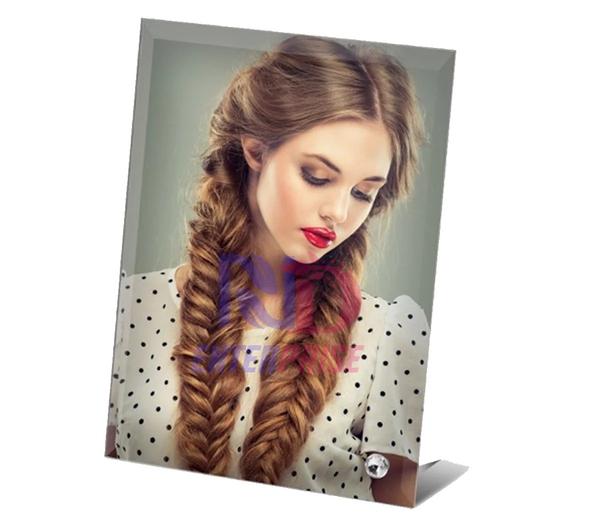 Size 180*230*5 mmMaterial glassUsage/Application GiftColor whiteAvailability In Stock