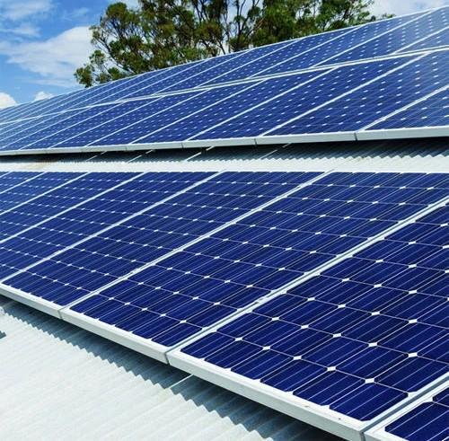 N-Type TOPCon (Tunnel Oxide Passivated Contact) solar panels offer superior residential efficiency (22–25%), lower degradation (<0.4% annually), and better high-temperature performance compared to traditional PERC panels. Ideal for rooftop systems, these panels often feature bifacial technology, capturing sunlight on both sides to maximize energy yield. 
