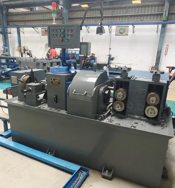 Brand	alankar udyogAutomatic Grade	Semi-AutomaticModel	PM- 3Capacity	40 - 100mmBeing quality-centric firm, we are engaged in presenting a high-class range of Steel Bar Peeling Machine.Electrical Details:Model: PM- 3	kw / rpm / voltsMotor for cutting head:	40 hp/1500 R. P. M. /415 v a. C.Motor for feeding gear box:	7.5 hp /900 R. P. M/220 v d. C.Coolant pump motor:	0. 75 kw./1500 R. P. M/440 v a. C.Bar Capacity40 mm To 100 mmControl panel:	centralized operational console with interlocks