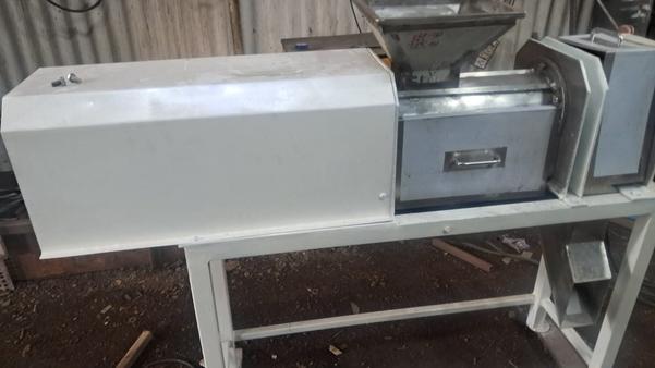 The Mariya Mango Pulp Extractor Machine is designed for efficient extraction of pulp from fresh mangoes. It is suitable for commercial and industrial use. The machine is made with high-quality stainless steel, ensuring hygienic and durable performance. It is equipped with a powerful system for smooth operation. It separates pulp from seeds and skin effectively with minimal wastage. It maintains natural taste, color, and quality of the pulp. The machine supports continuous operation and improves productivity. It is easy to operate and reduces manual effort. Its compact and sturdy design ensures stable performance, and it is easy to clean, low maintenance, and budget friendly.