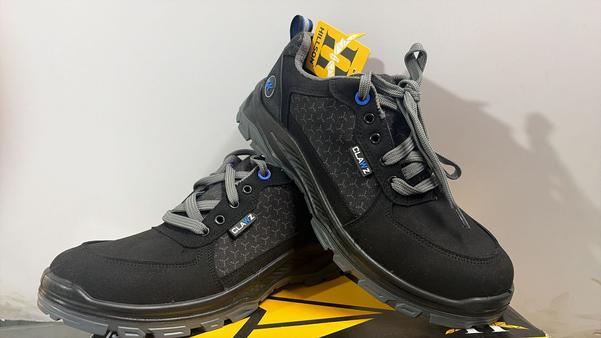 HILLSON BRAND, CLAWZ SAFETY SHOES WITH STEEL TOE CAP, ISI MARKED, IS-15298-2-2024.
CLAWZ SAFETY SHOES IS VERY CONFORTABLE AND IS A HIGH QUALITY PRODUCT.
