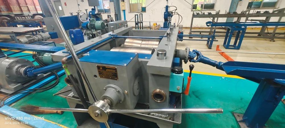 Gauge	22 SWGAutomation Grade	Semi AutomaticUsage/Application	IndustrialSuitable For	Stainless SteelDesign	CustomizedCountry of Origin	Made in IndiaThe 2-roll type uses over-and-under roller to straighten and polish the bar.Roller pressure is automatically adjusted.