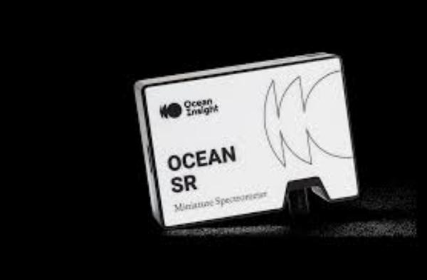 The SR2 spectrometer is a versatile spectrometer that provides high-speed spectral acquisition and delivers best-in-class signal-to-noise ratio (SNR) performance. The SR2 spectrometer is ideally suited for applications including laser characterization, plasma monitoring, and absorbance measurements that benefit from the instrument’s high SNR performance (25800:1 maximum SNR per second w/High Speed Averaging Mode). The SR2’s combination of speed (integration times to 1 μs) and SNR provides application versatility without the trade-offs typical of comparable spectrometers.