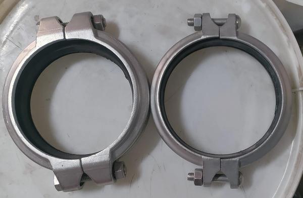 This image displays a collection of stainless steel grooved pipe fittings and mechanical couplings, frequently called by the popular brand name Victaulic systems. These specialized modular components are designed to join pipes quickly without the need for traditional on-site welding or threading.Component BreakdownGrooved Elbows: The curved segments are (90^{circ }) and (45^{circ }) long-radius elbows. Each pipe end features a machined or rolled circular indentation (groove) around its outer circumference.Mechanical Couplings: The circular split-metal collar assemblies house an inner rubber gasket. When bolted together over the pipe joints, they lock securely into the grooved tracks to establish a leak-proof, high-pressure seal.Common ApplicationsCommercial HVAC Systems: Used for chilled water distribution lines.Fire Protection: Highly utilized in building overhead fire sprinkler main lines.Water & Wastewater Treatment: Preferred in municipal systems for rapid installation and easy maintenance access.Mining & Industrial Process Piping: Used wherever fluid lines face frequent vibration or require fast modification.