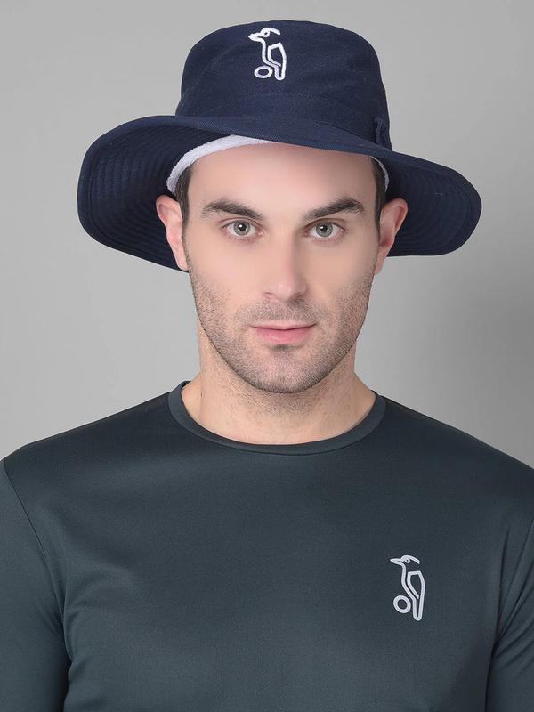 100% Sweat absorbent, Premium cotton twillMetal eyelets for optimum airflowSafe EVA gives classy fashionable lookEmbroidered Kookaburra front logoStandard sizeAdd on with sunglasses loopsProvide 360-degree sun protection