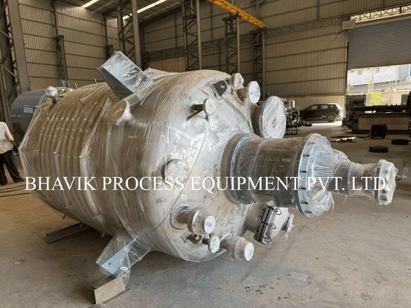 The SS-316L / SS-304 Limpeted Reactor is a process vessel used for mixing, heating, cooling, and chemical reactions. The product contact parts are made of SS-316L, while the non-contact parts are made of SS-304. It is equipped with a limpet coil jacket and agitator for efficient heat transfer and uniform mixing, making it suitable for pharmaceutical, chemical, food, and cosmetic applications.
The reactor is provided with a limpet coil jacket welded on the shell for efficient circulation of heating or cooling media such as steam, hot water, thermic fluid, or chilled water. It is equipped with an agitator assembly driven by a geared motor to ensure uniform mixing and maintain process homogeneity. The vessel is fitted with necessary accessories including a top manhole, charging ports, pressure/vacuum gauge, temperature sensor, safety valve, sampling valve, bottom outlet valve, and support legs.