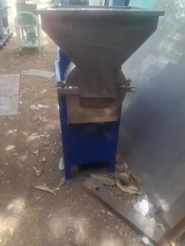 Mariya Pulverizer Machine – 50 kg/hr, 2 HP is a high-performance grinding machine designed for producing fine and uniform powder from spices, herbs, grains, and other dry materials. Powered by a reliable 2 HP motor, it offers a grinding capacity of 50 kg/hr with smooth, energy-efficient operation. Built with high-quality materials for durability and long service life, the machine is easy to operate, clean, and maintain. Ideal for spice processing units, food industries, flour mills, and agro-processing businesses, it delivers reliable performance and excellent productivity at an affordable price.