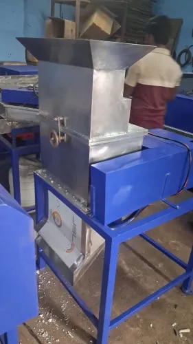 Mariya Coconut Cutting Machine – 1 HP is a high-capacity machine designed for fast and accurate cutting of fresh coconuts. Built with food-grade SS304 stainless steel, it ensures hygienic processing, smooth operation, and long-lasting durability. Easy to operate and maintain, it is ideal for coconut processing industries and delivers reliable performance at the best price.